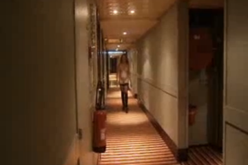 Le mari cocu livre sa pute à l'hôtel - Cuckold vidéo